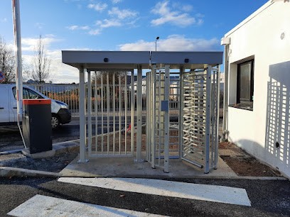 Sarti Mathis, Electricien à Trie-la-Ville
