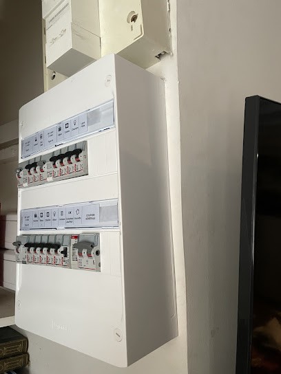Bricochris, Electricien à Saint-Fargeau-Ponthierry