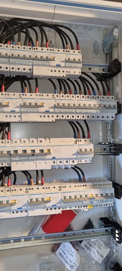fab~élec24, Electricien à Groléjac