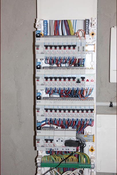 Elecnov, Electricien à Lannux