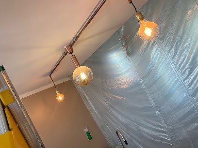 Au Temps des Lumières, Electricien à La Hoguette