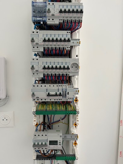CREAREA ELECTRICITE / PLOMBERIE / SALLE DE BAIN & CUISINE, Electricien à Rezé