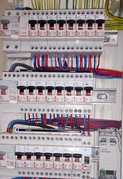 New Ohms, Electricien à Saint-Cyr-sur-Mer