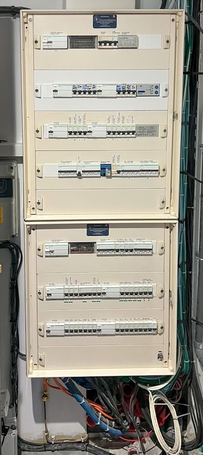 Home Maitre, Electricien à Voeuil-et-Giget