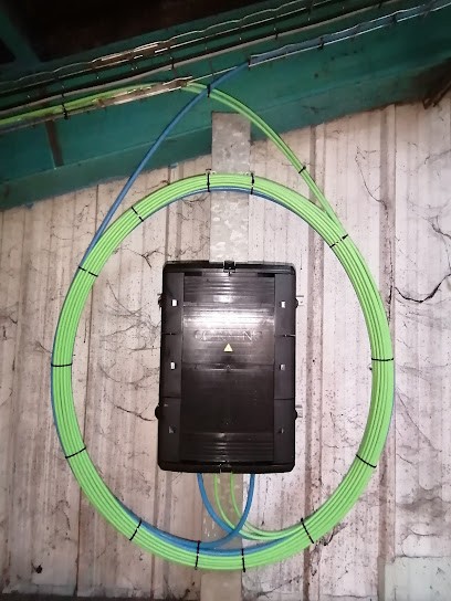 SKONECT, Electricien au Mené
