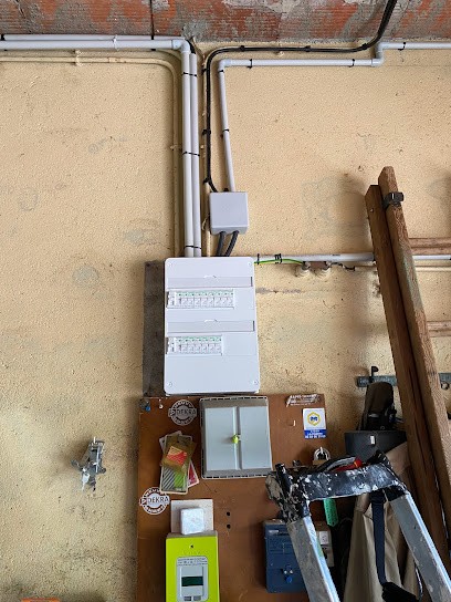 Lecourt Rénovation, Electricien à Ceaulmont