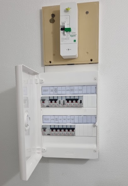 VES Électricien, borne de recharge, certifié IRVE., Electricien à Toul