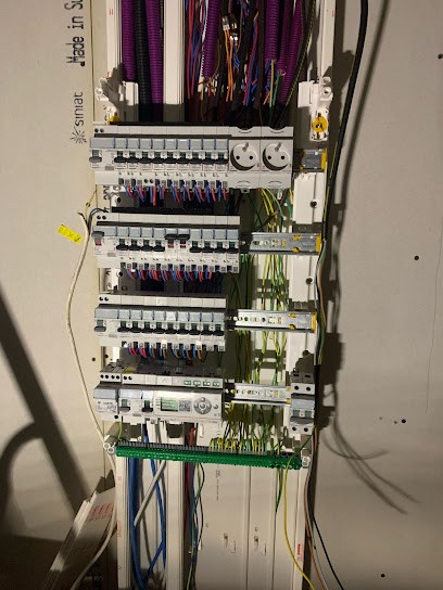 Canfin Arnaud, Electricien à Sainte-Eulalie-en-Born