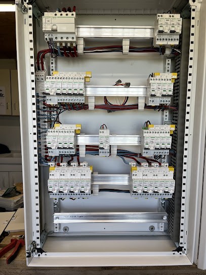 AsTab, Electricien à Courlaoux