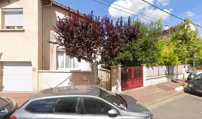Bossu, Electricien à La Courneuve