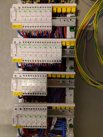1_Electricien, Electricien à Mauléon