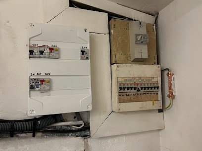 Flo77, Electricien à Fontainebleau