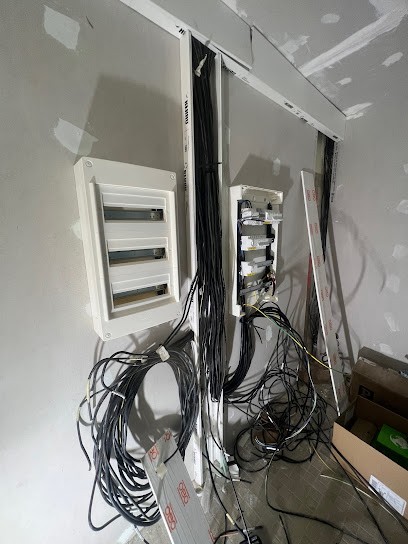 EDk électricien, Electricien à Saint-Germain-de-Modéon