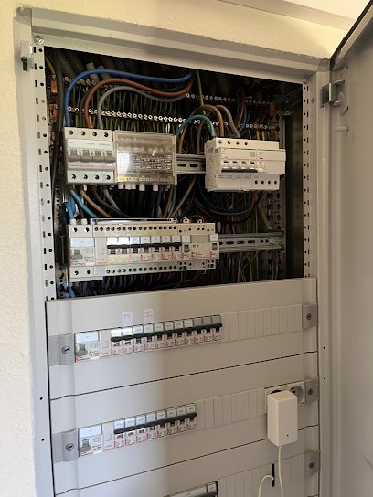 B2B Multi-services35, Electricien à Pleugueneuc