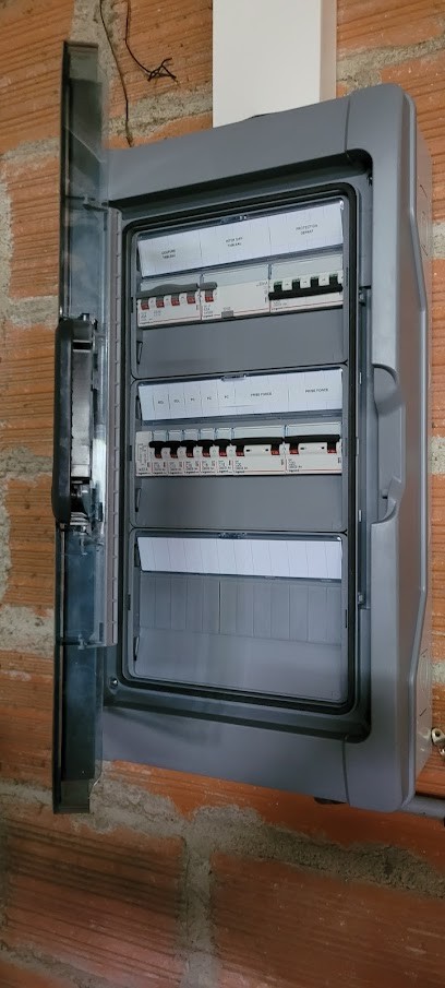Le Petit Electricien, Electricien à Saint-Denis-de-Pile