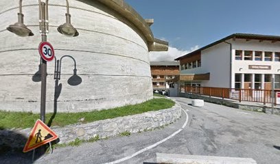 Phil Hall, Electricien à Tignes
