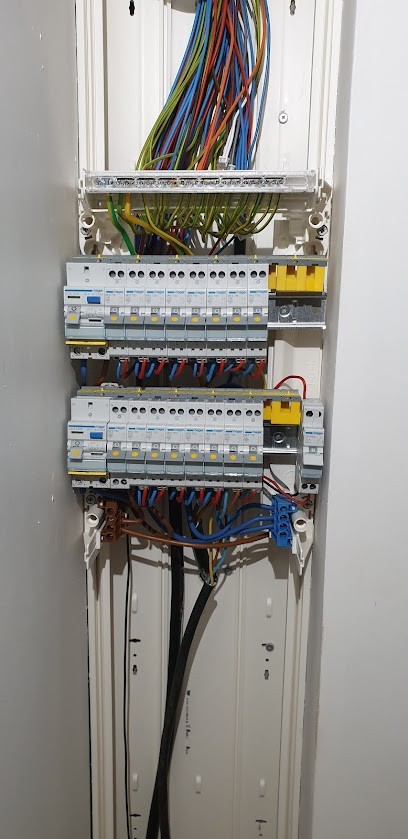Florian Chaillous Électricité, Electricien à Corme-Royal