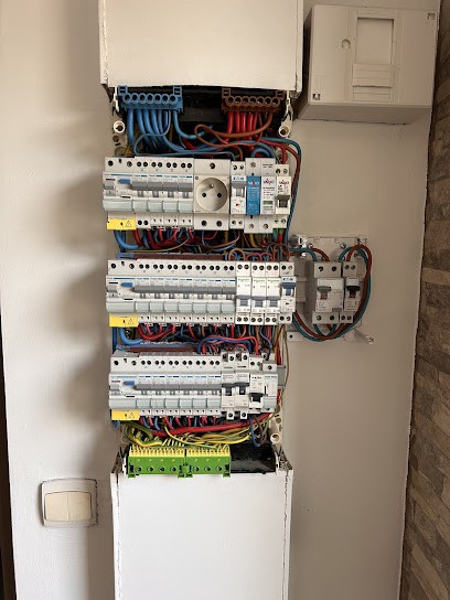 IS Solutions - Électricien - Pose de borne de recharge, Electricien à Vienne