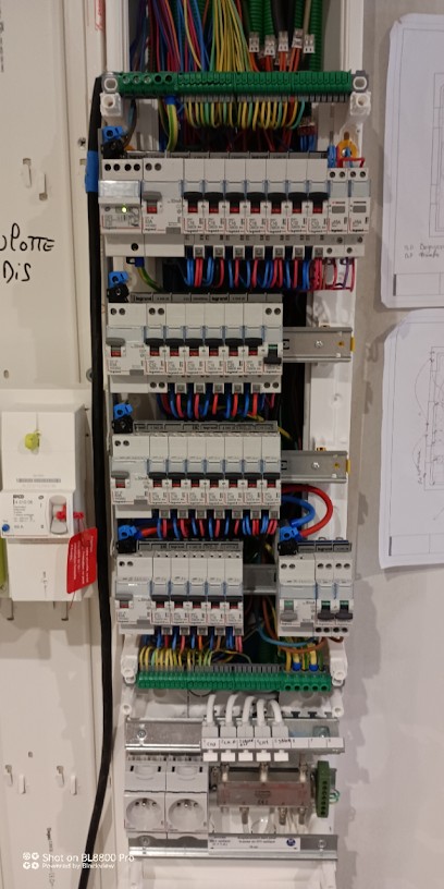 Gdm Second Oeuvre, Electricien à Brens
